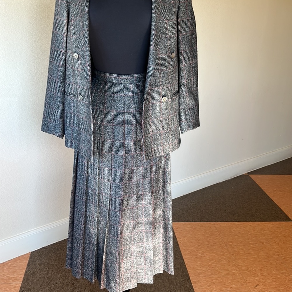 Freedberg of Boston Vintage Wool Tweed Suite. Preloved - Picture 6 of 10